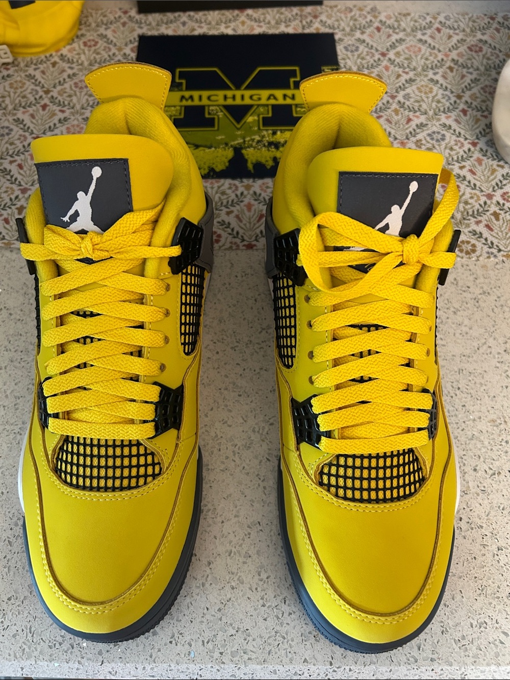 Air Jordan 4 Men's Retro Sneakers in Yellow and Gray - Picture 3 of 7